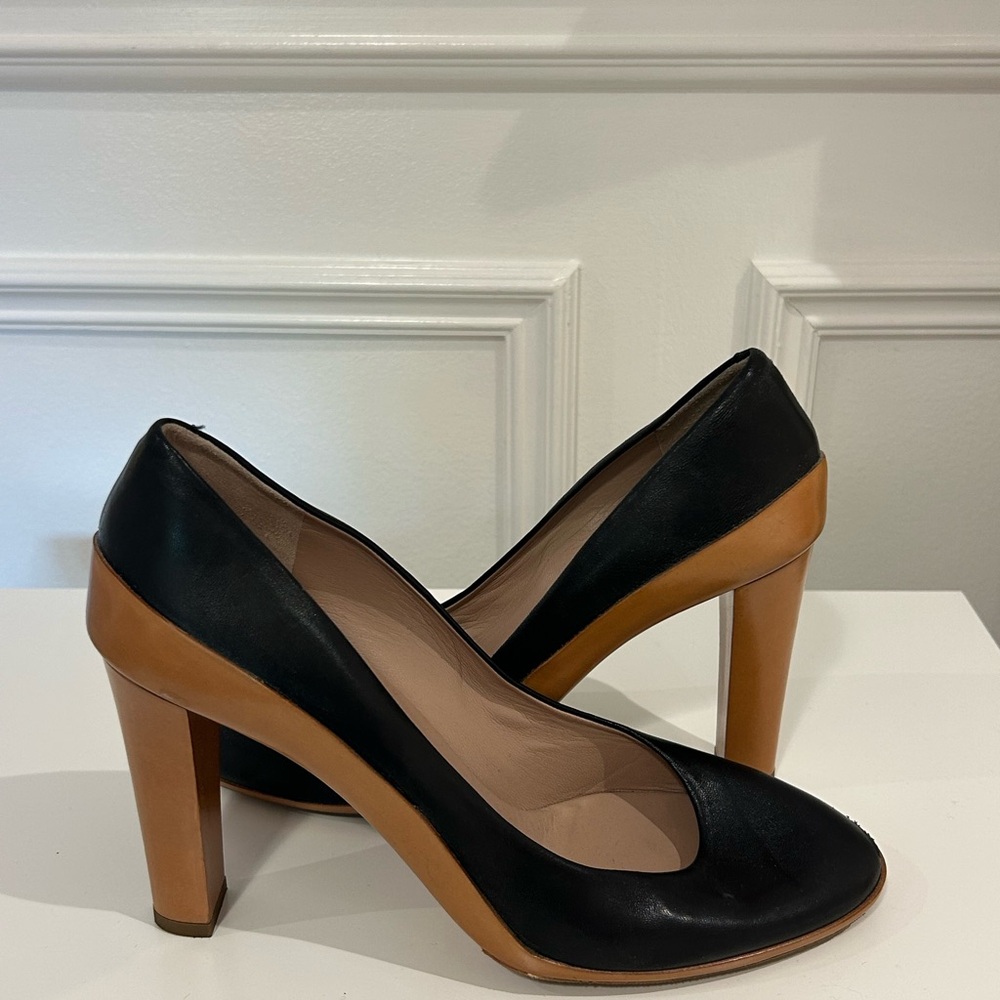 Chloe Black and Tan Leather Heels - Picture 1 of 4